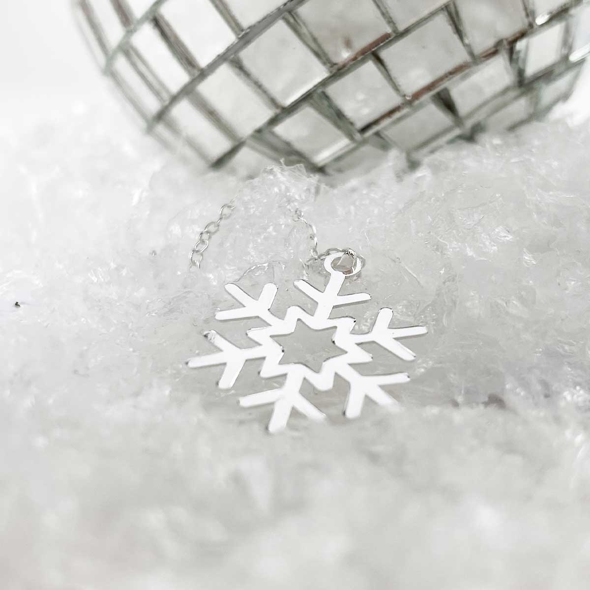 Small hot sale snowflake necklace